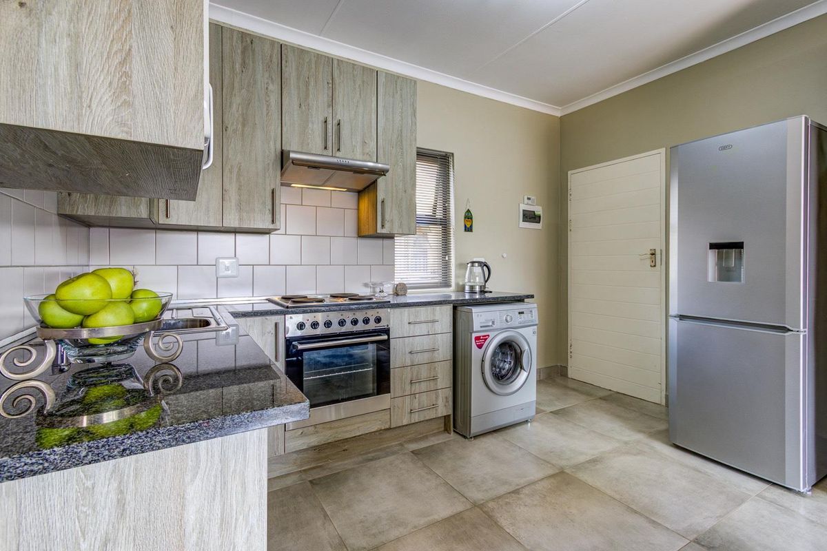 SUNNY, SECURE AND SPOTLESS UPSTAIRS UNIT - Photo 5