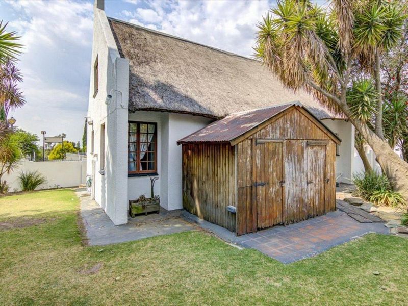 Neat and Spacious Cluster in Secure Complex - Photo 9