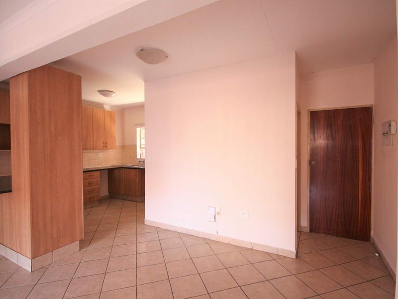 2 Bedroom / 2.5 Bathroom / 1 Garage – Load-Shedding Free Area! - Photo 9