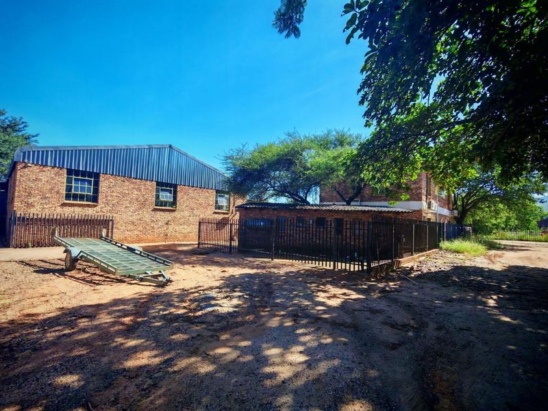 Prime Property For Sale - Workshop and Offices - Photo 4