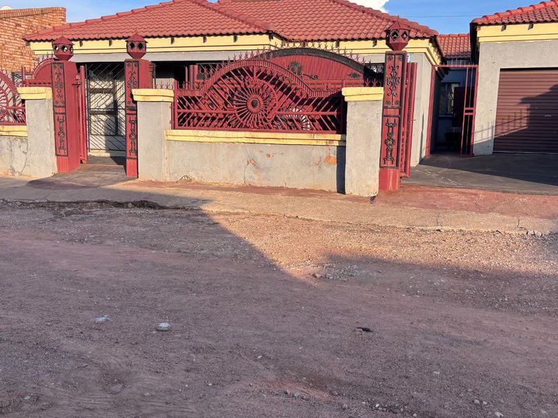 A FAMILY HOME - Photo 3