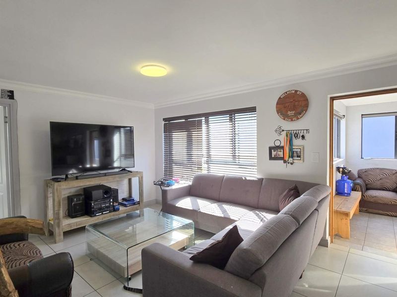 Spacious 3-Bedroom Apartment in Pet-Friendly Zonnezicht Complex - Photo 10