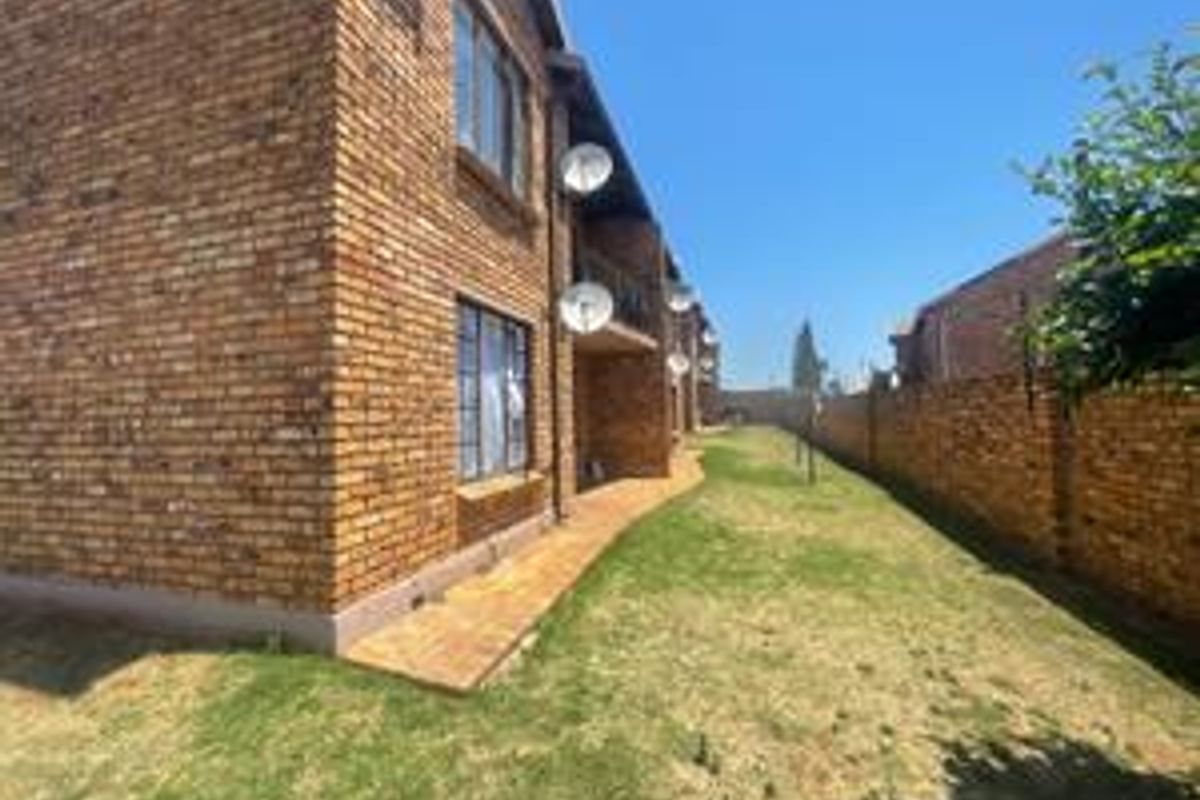 Prime Location! Charming 2-Bedroom Apartment Awaits You! - Photo 2