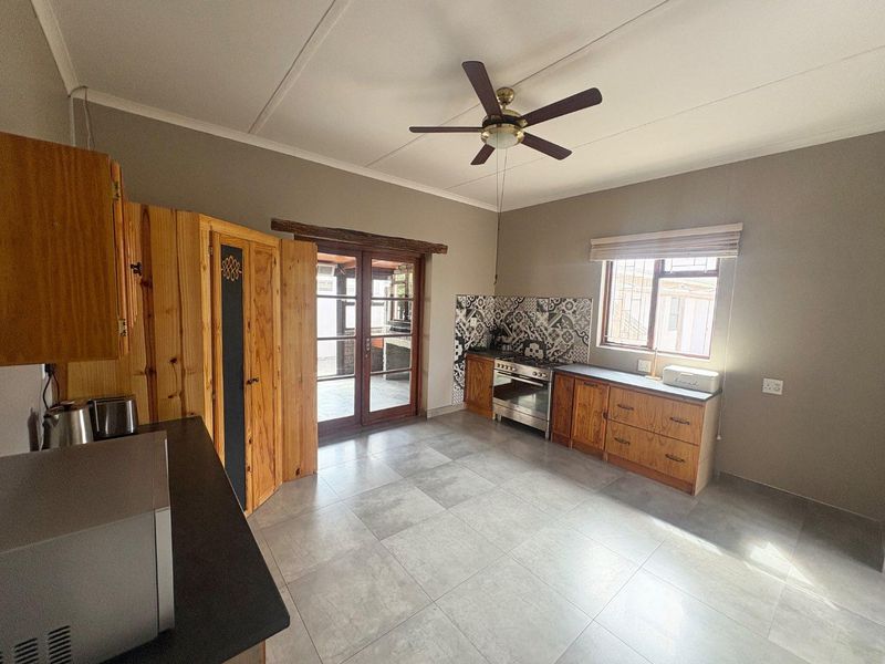 Furnished House & Flat to Rent in Walvis Bay Central - Photo 3