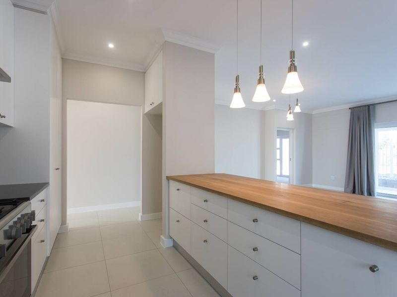 Family Three-Bedroom Home to Rent in The Vines II on Val de Vie Estate - Photo 3