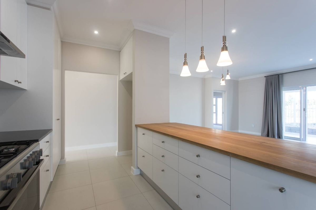 Family Three-Bedroom Home to Rent in The Vines II on Val de Vie Estate - Photo 3