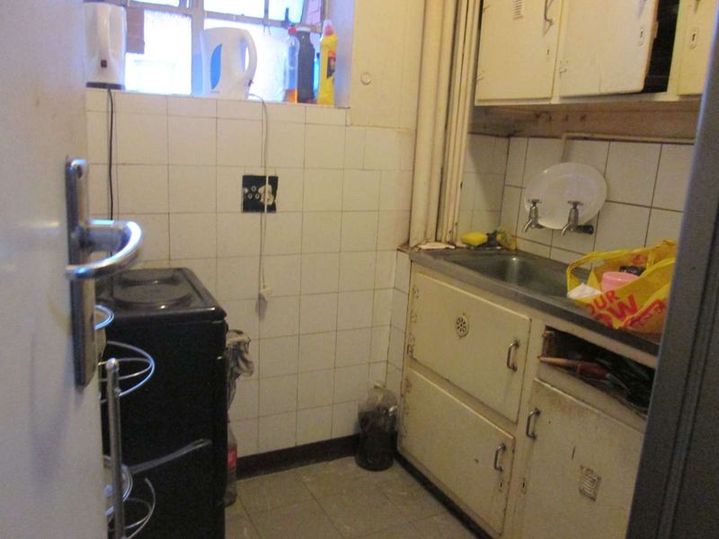 BEAUTIFUL BACHELOR WITH A BALCONY FOR SALE IN PRETORIA CENTRAL - Photo 3