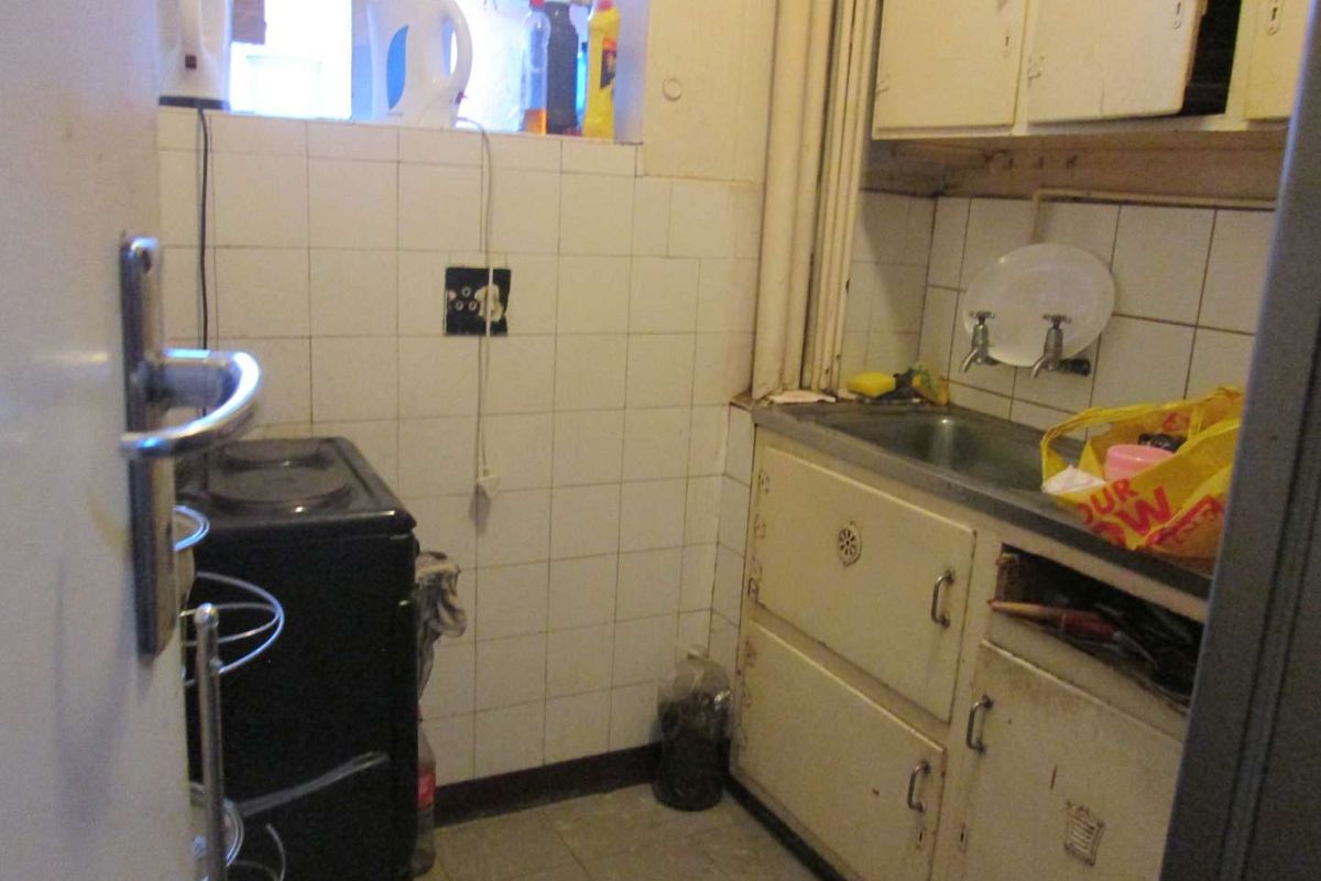 BEAUTIFUL BACHELOR WITH A BALCONY FOR SALE IN PRETORIA CENTRAL - Photo 3