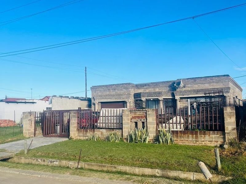 5 Bedroom House for Sale in Madadeni, Section R, KwaZulu-Natal - Photo 2