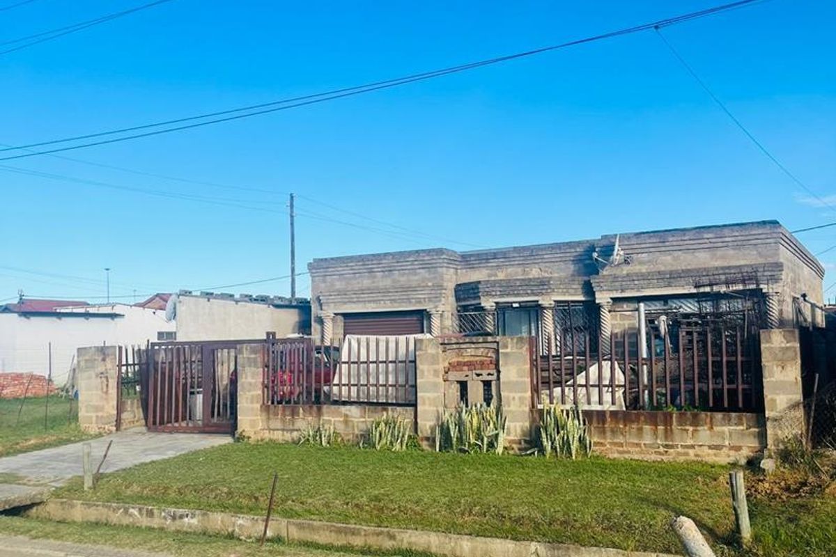 5 Bedroom House for Sale in Madadeni, Section R, KwaZulu-Natal - Photo 2