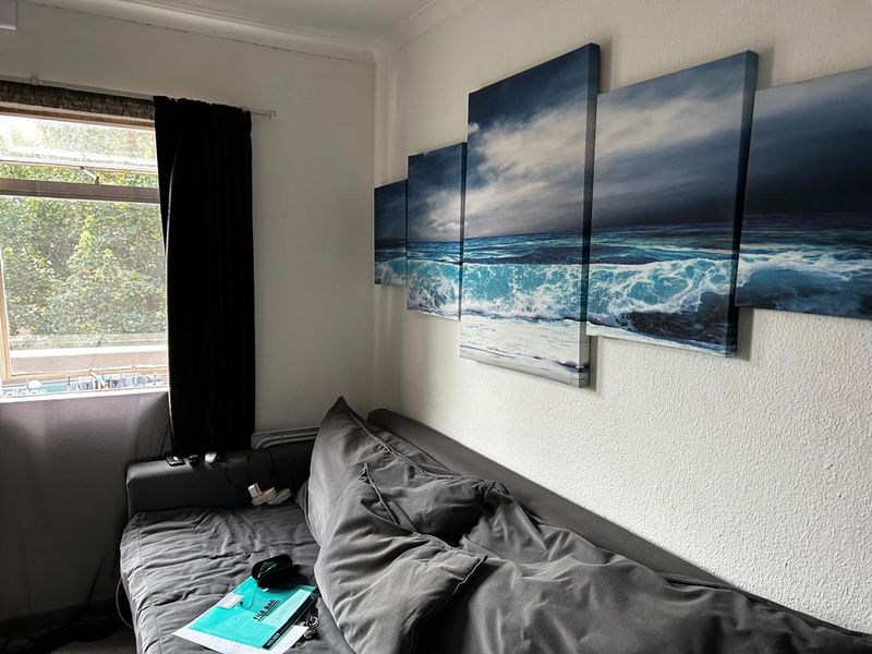 Two bedroom upstairs unit - Photo 2