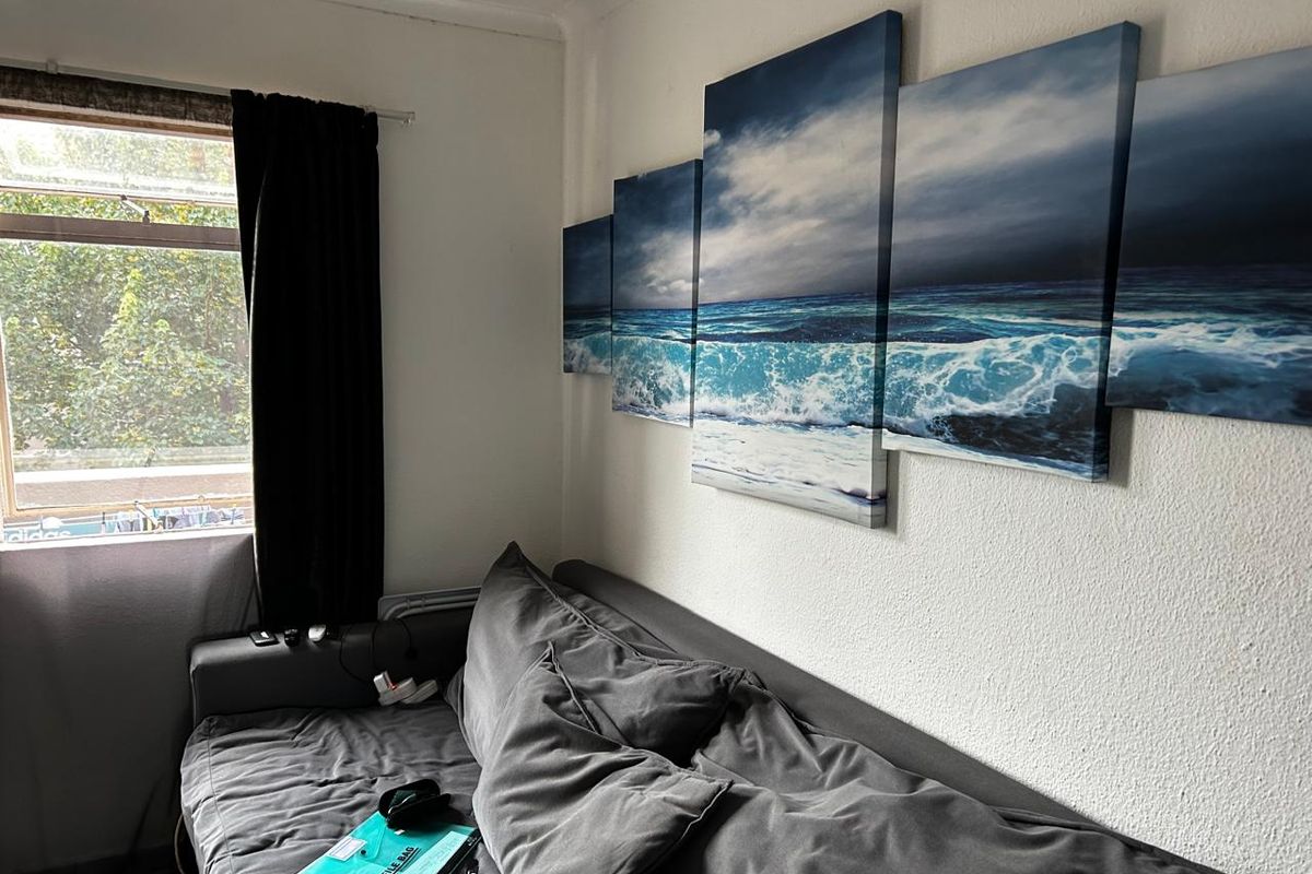 Two bedroom upstairs unit - Photo 2