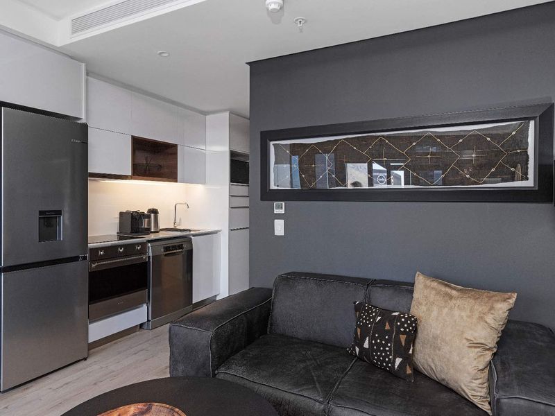 Airbnb money maker, high above the City lights of Cape Town! - Photo 8