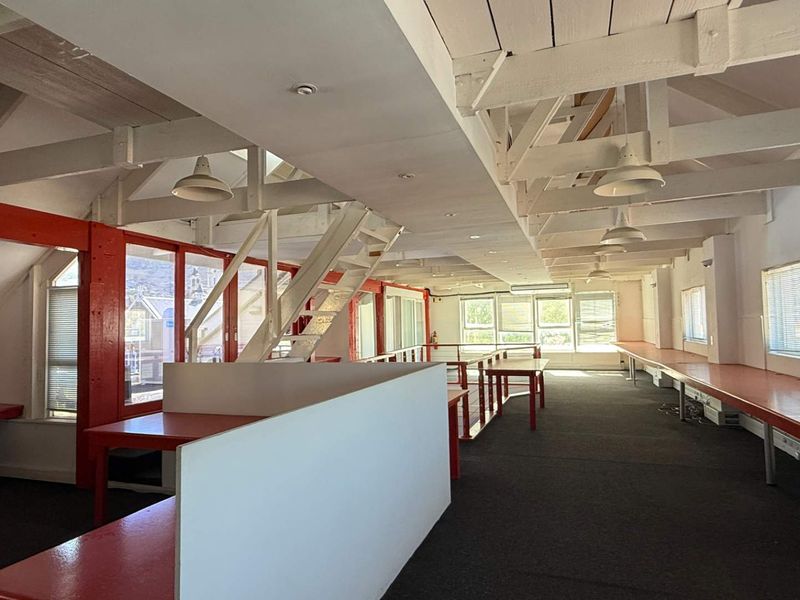 Duplex Style 400m2 office to let in prime location - Photo 7