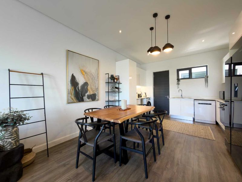 104 on Creek – Stylish 2-Bedroom Apartment in Steyn City - Photo 5