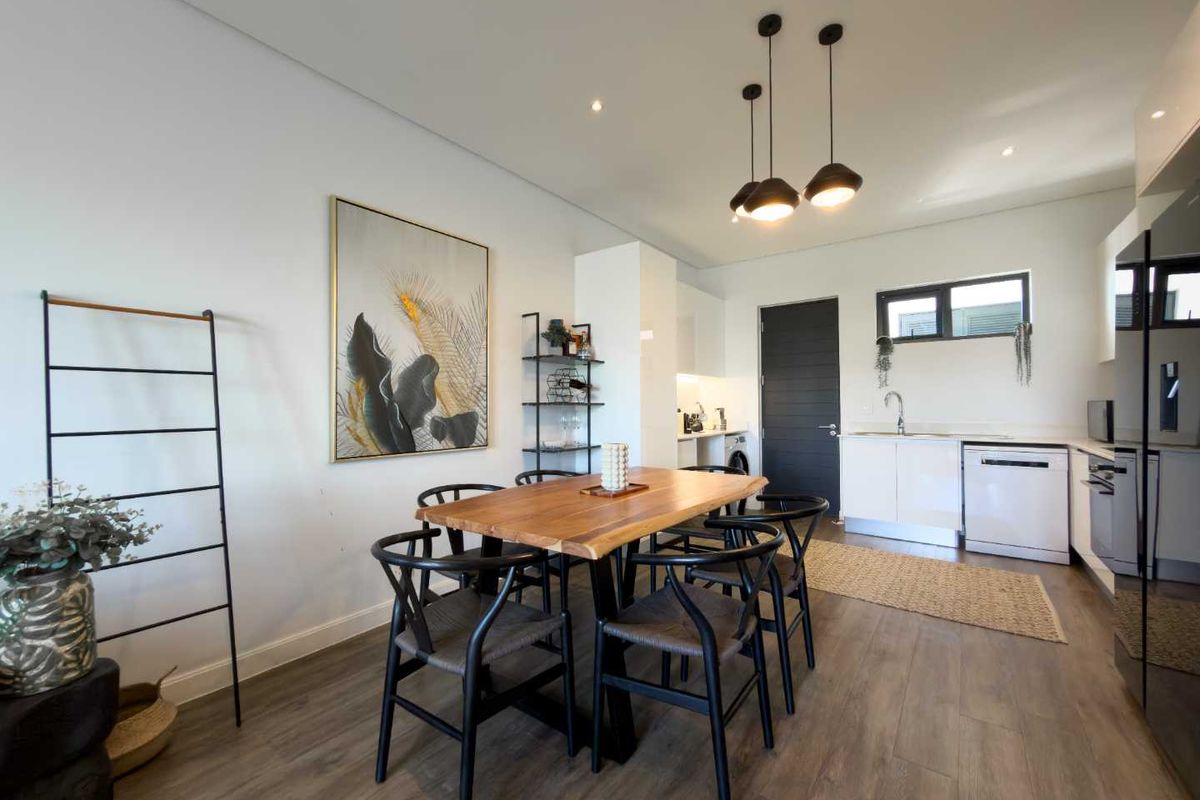 104 on Creek – Stylish 2-Bedroom Apartment in Steyn City - Photo 5