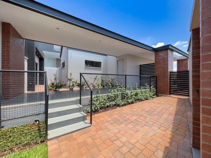 Eco-Conscious Luxury with Modern Views & Family Comfort - Photo 7