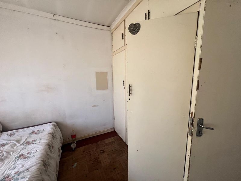 8 bedroom house neats a bit of TLC for student accomdatiomn - Photo 9