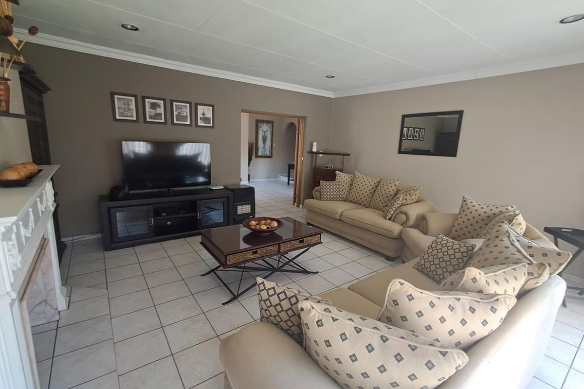 Stunning Family Home for Sale in Brackenhurst - Photo 3