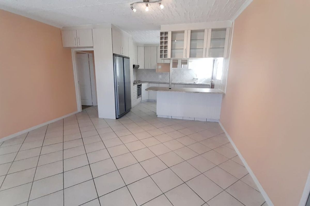 North facing corner unit, all on one level and well maintained with lovely views - Photo 4