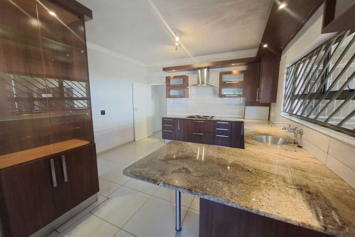 Single level family home - Photo 4