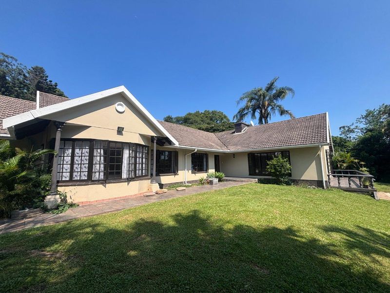 Spacious 4-Bedroom Family Home with Pool & Cottage to Rent in Kloof - Photo 4