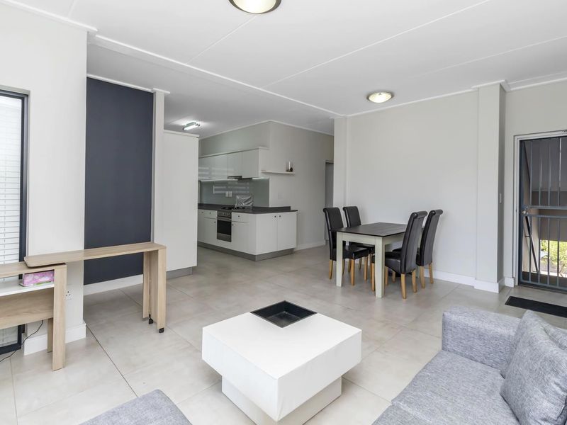 Unfurnished lock up and go - Photo 3