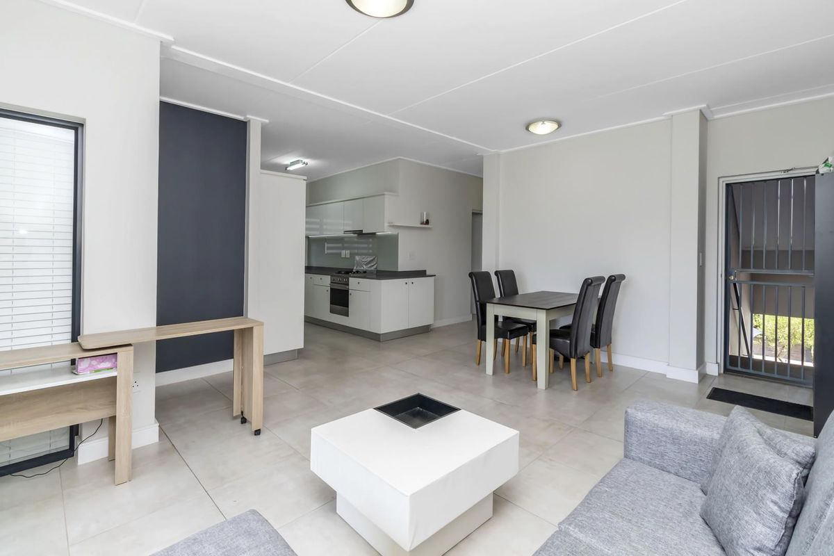 Unfurnished lock up and go - Photo 3