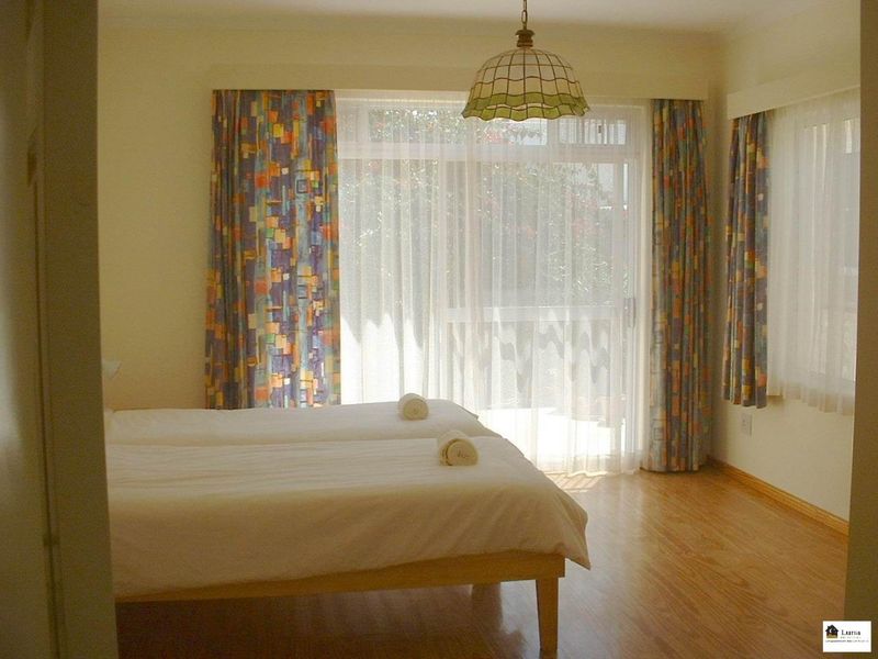 HOUSE PLUS FLAT WITH 14 ROOMS & OFFICE RIGHTS - Photo 10