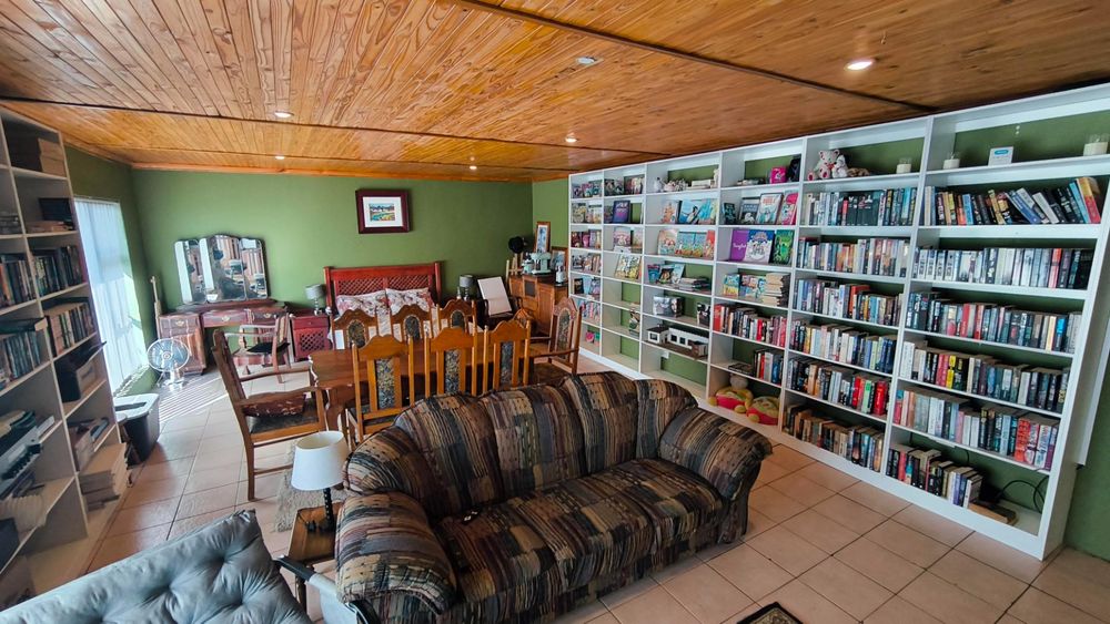 lounge (upstairs)