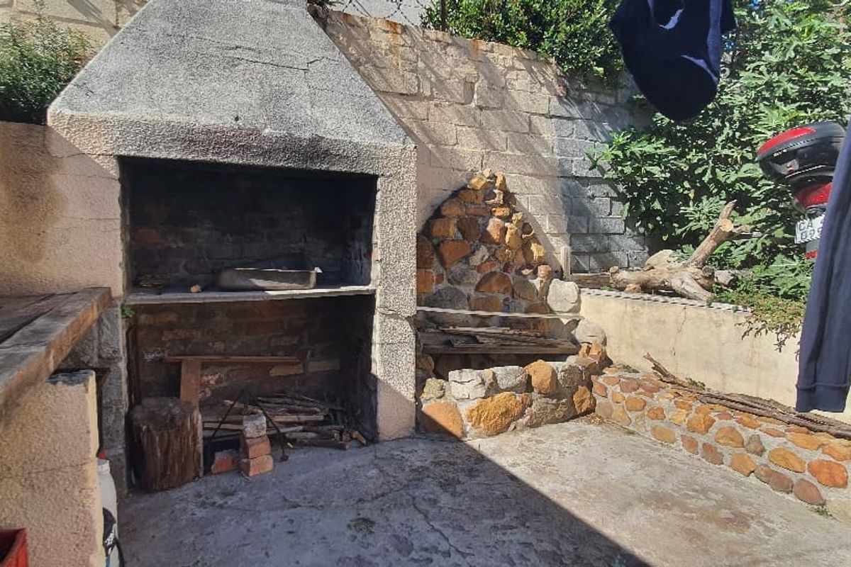 Amazing Views - 6 Bedroom House needs TLC For Sale POA - Photo 5