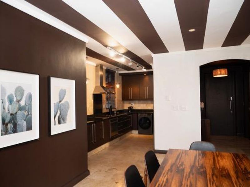 Modern 2 - Bedroom City Retreat in Greenmarket Square – Newly Renovated! - Photo 8