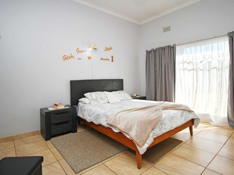 A Family Haven with Space, Comfort & Income Potential! - Photo 3