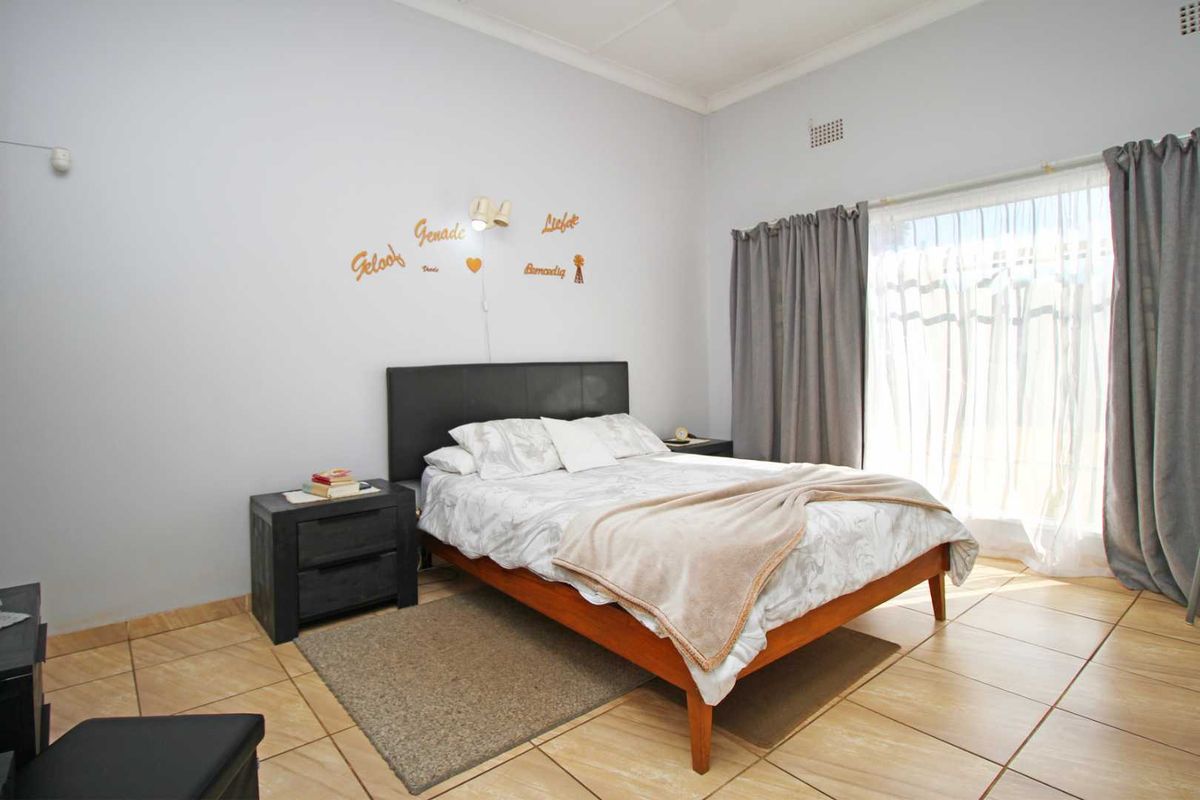A Family Haven with Space, Comfort & Income Potential! - Photo 3