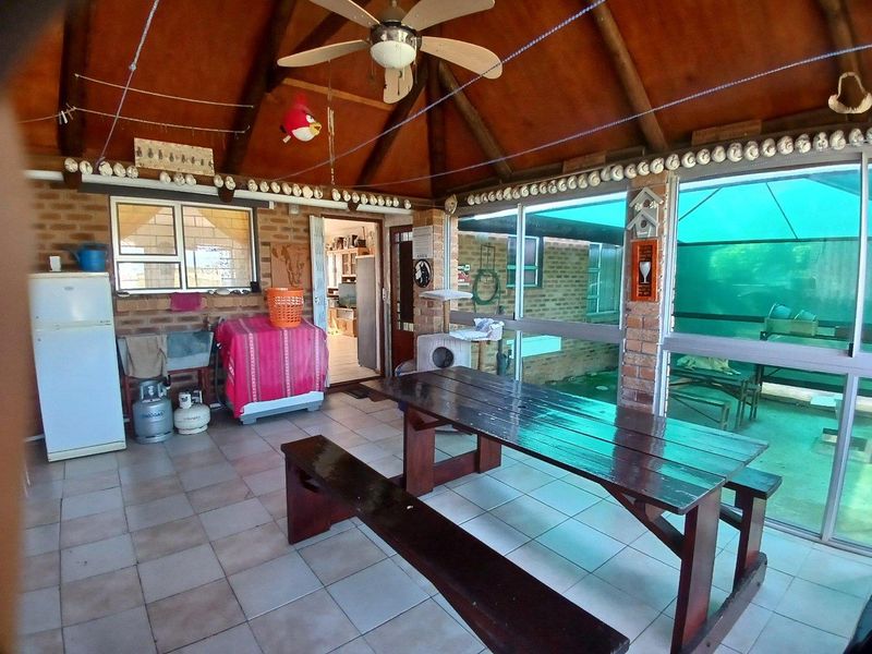 2 HUGE LIVING AREAS AS WELL AS 2 SHADED AREAS - Photo 4