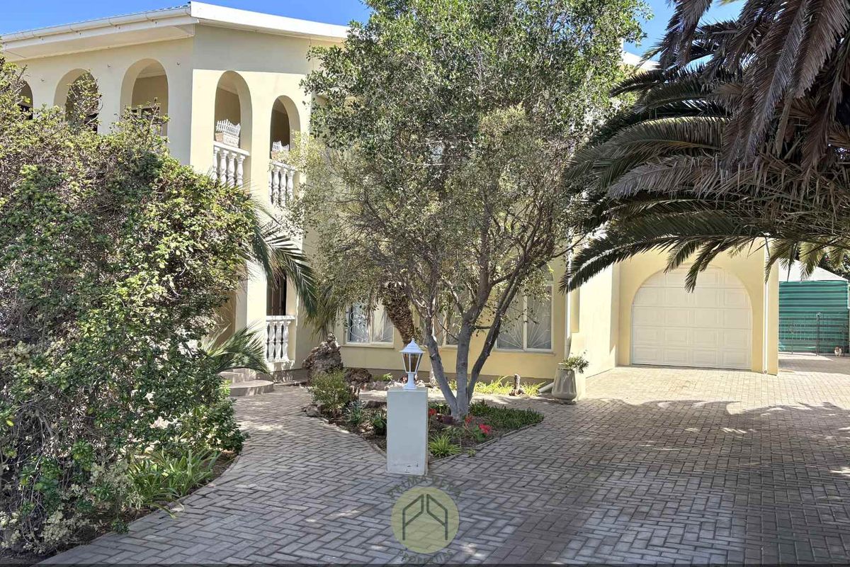 4 Bedroom Double-Storey House With 5 Flats For Sale in Hage Heights, Swakopmund - Photo 3