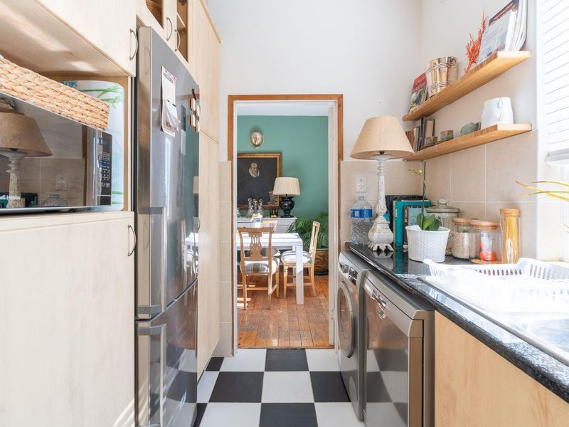 Timeless Heritage in the Heart of Sea Point - Photo 2