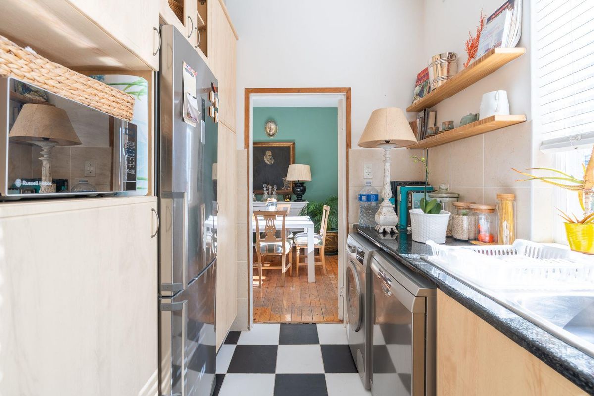 Timeless Heritage in the Heart of Sea Point - Photo 2