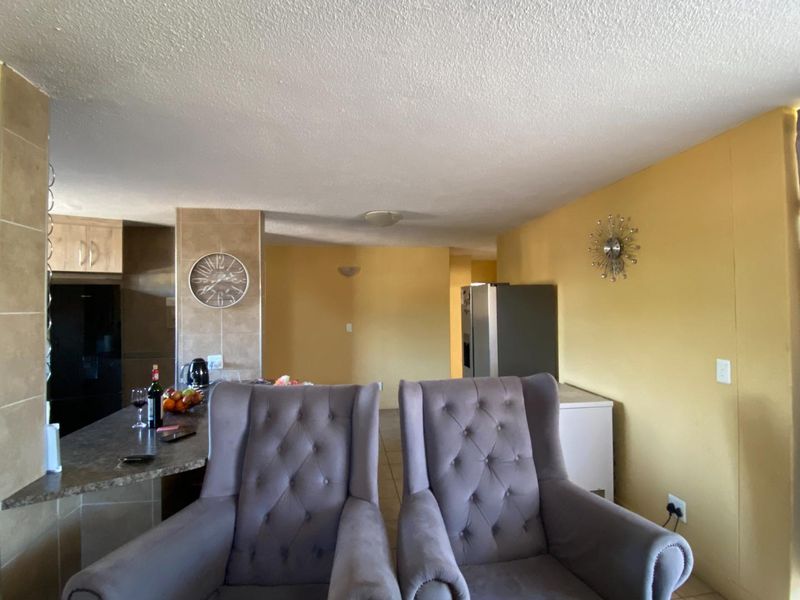 Well Kept Apartment For a Working Couple - Photo 7