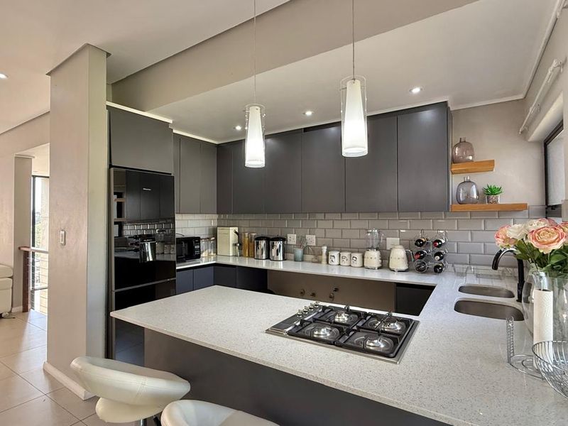 Palm Lakes Estate Rental - Photo 4