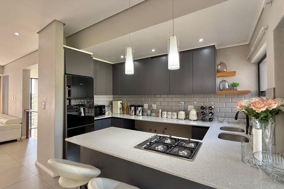 Palm Lakes Estate Rental - Photo 4