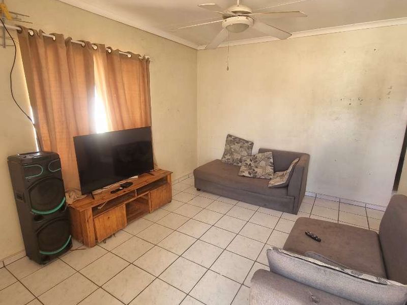 HOUSE FOR SALE - GREENWELL, KATUTURA - Photo 7