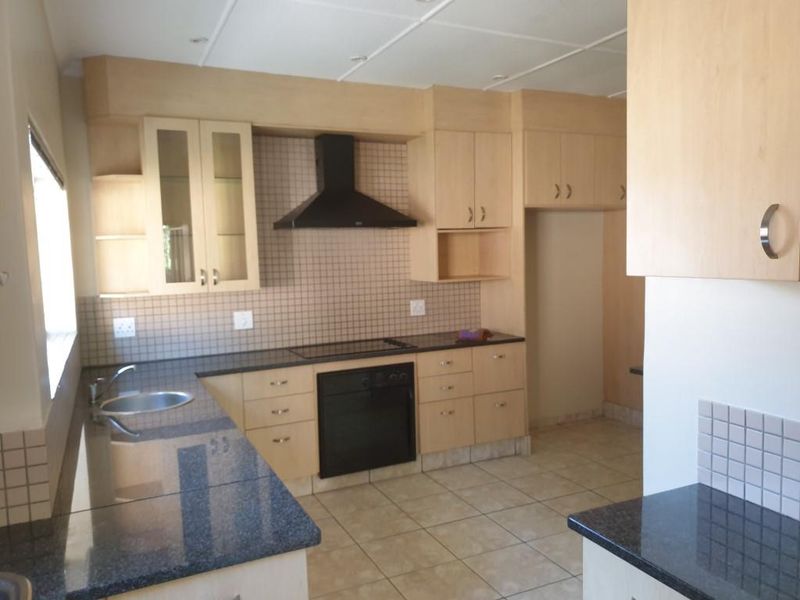 3 BEDROOM HOUSE WITH 2 BEDROOM COTTAGE FOR SALE IN BRAMLEY - Photo 10