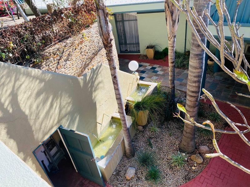 Old world charm with a tranquil garden and a 270 degree view of Klein Windhoek– Available for Rent - Photo 4