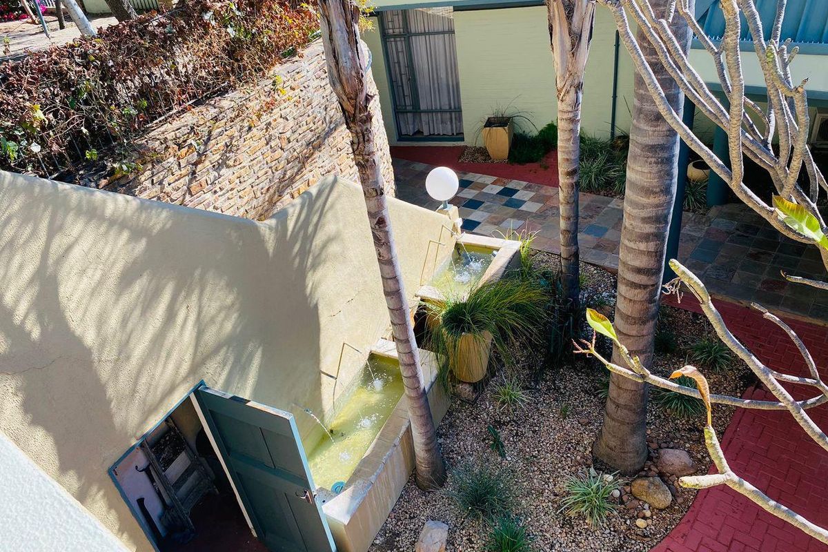 Old world charm with a tranquil garden and a 270 degree view of Klein Windhoek– Available for Rent - Photo 4