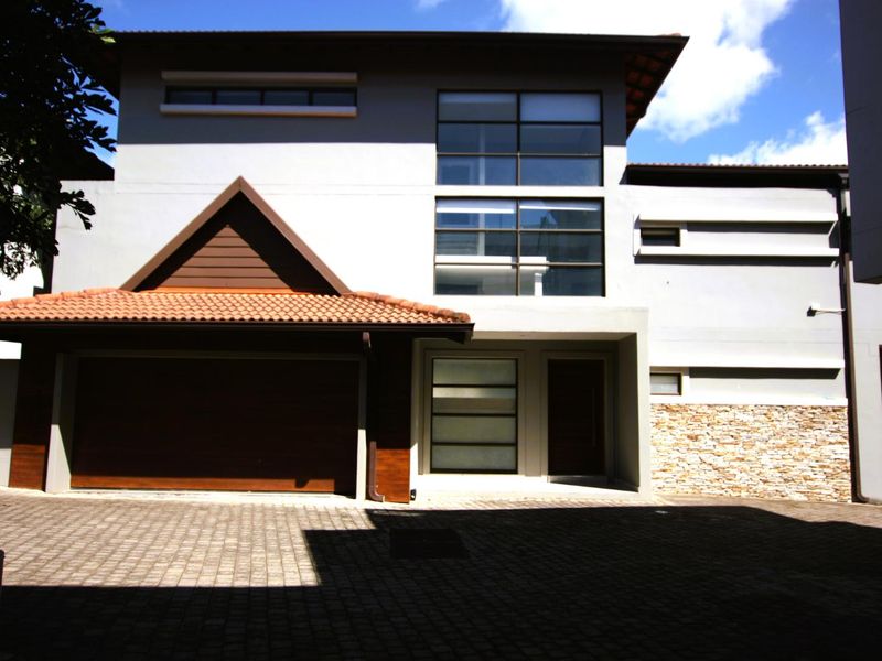 6 Bedroom Townhouse Izinga - Photo 2