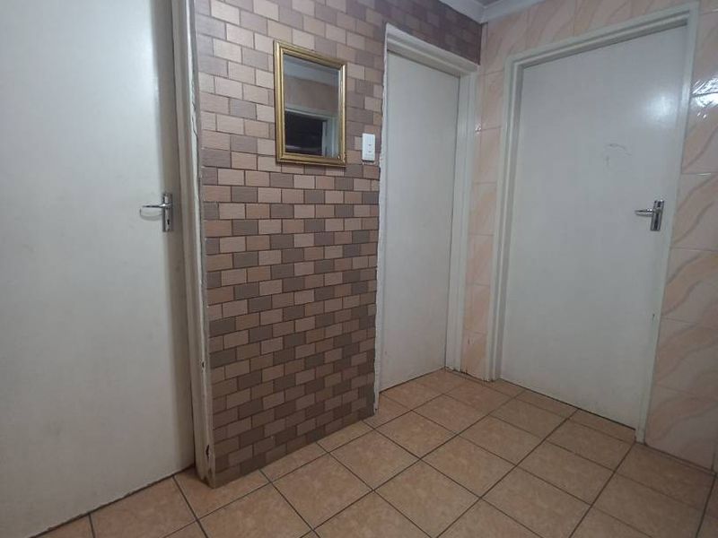 Lovely Starter Home - Photo 4