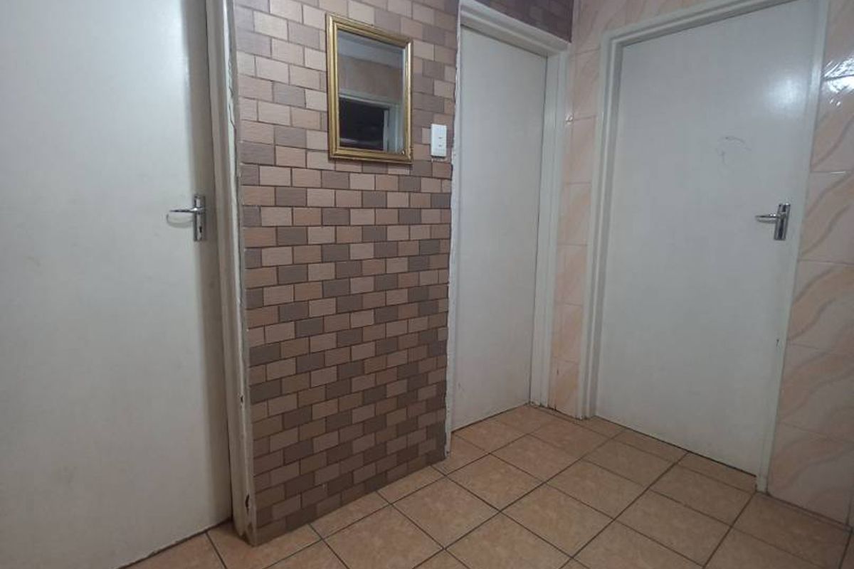 Lovely Starter Home - Photo 4