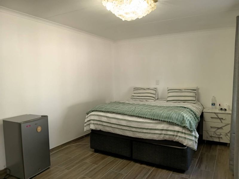Olympia - Spacious 4 bedroom home to let with huge yard. - Photo 9