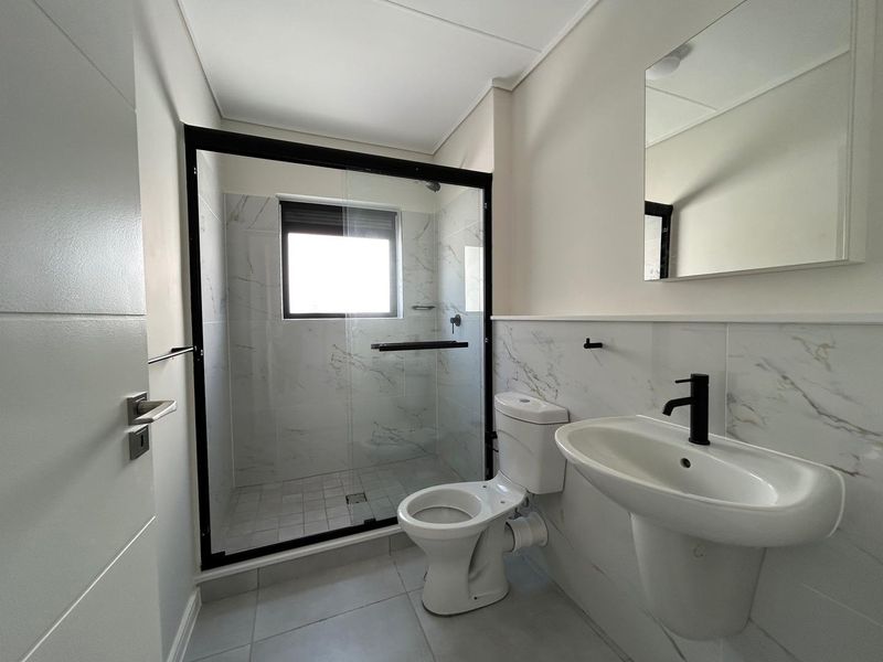 Modern 1-Bedroom Apartment in Suikerbos Estate, Sandown - Photo 9